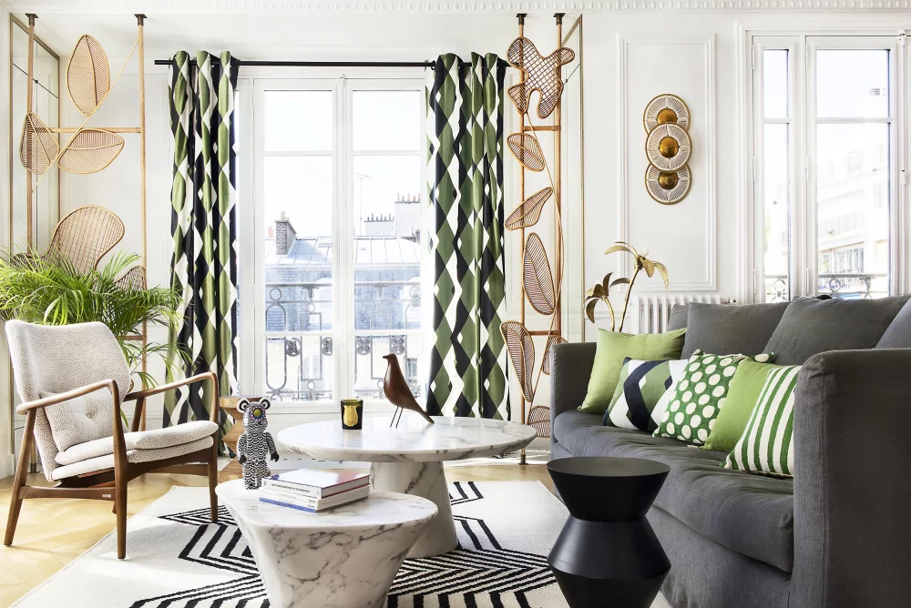 A Parisian apartment transformed by unique combinations of colors
