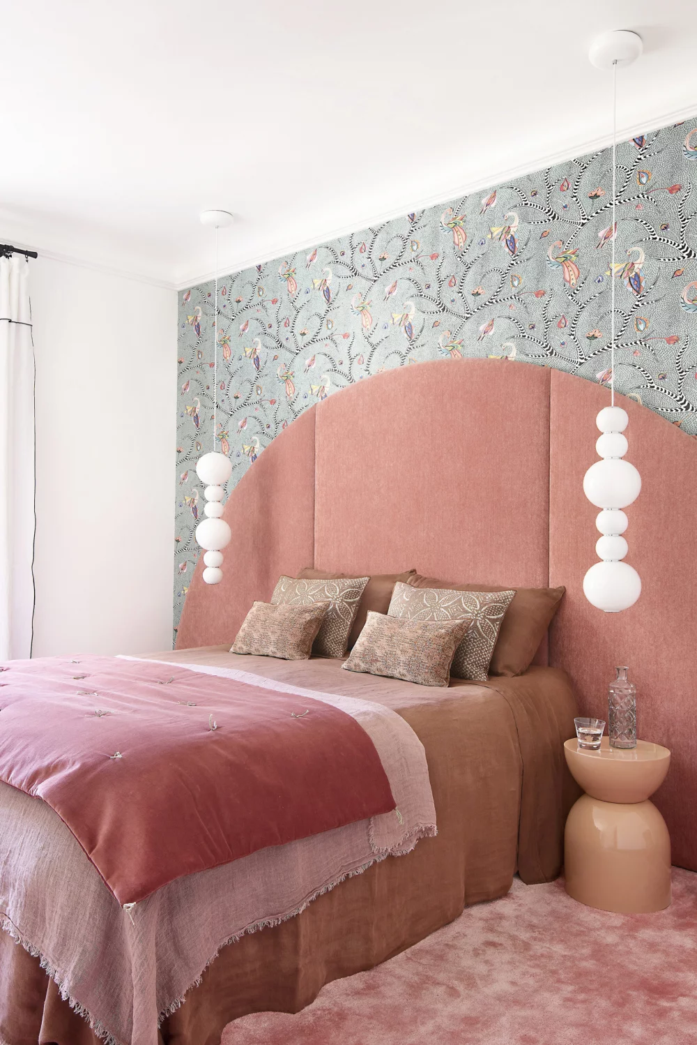 A Parisian apartment transformed by unique combinations of colors