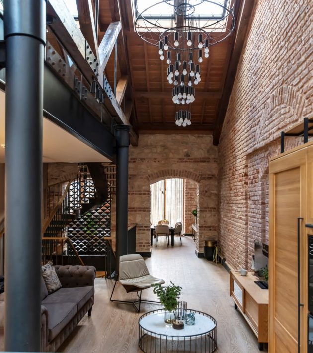 A Design That Brings The Past and The Future Together: Historical Long Building