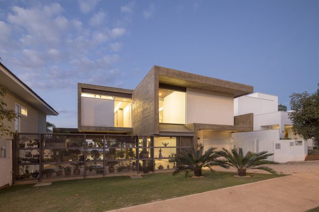 Bentes House by CoDA Arquitetos in Brazil