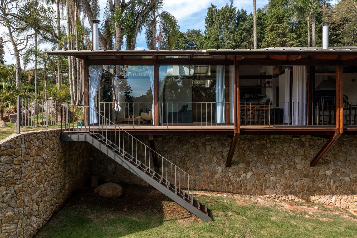 JF House by Rocco Arquitetos in Ibiuna, Brazil JF House by Rocco Arquitetos in Ibiuna, Brazil