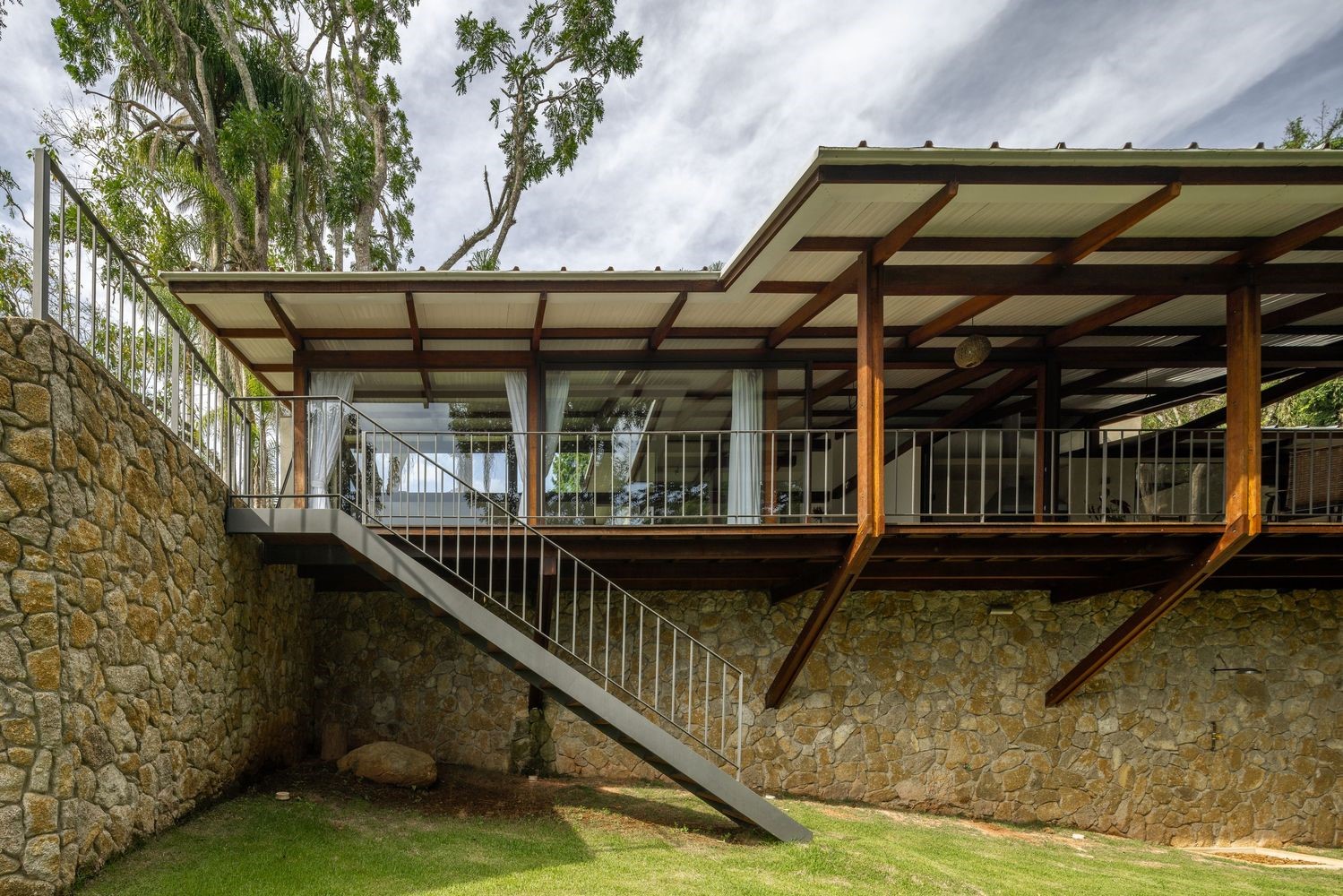 JF House by Rocco Arquitetos in Ibiuna, Brazil JF House by Rocco Arquitetos in Ibiuna, Brazil