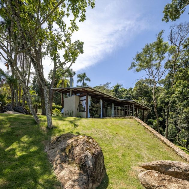 JF House by Rocco Arquitetos in Ibiuna, Brazil