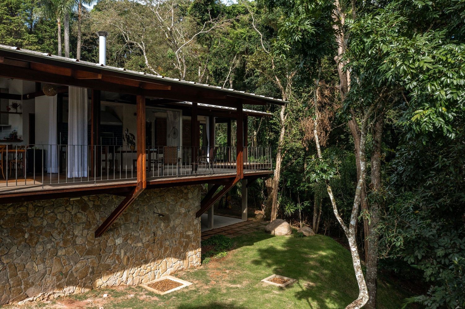 JF House by Rocco Arquitetos in Ibiuna, Brazil JF House by Rocco Arquitetos in Ibiuna, Brazil