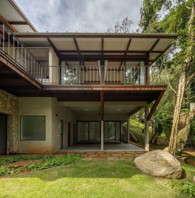 JF House by Rocco Arquitetos in Ibiuna, Brazil