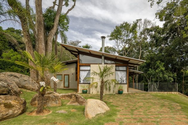 JF House by Rocco Arquitetos in Ibiuna, Brazil