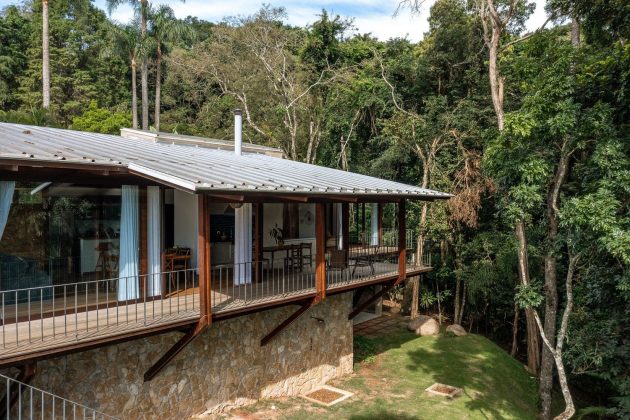 JF House by Rocco Arquitetos in Ibiuna, Brazil