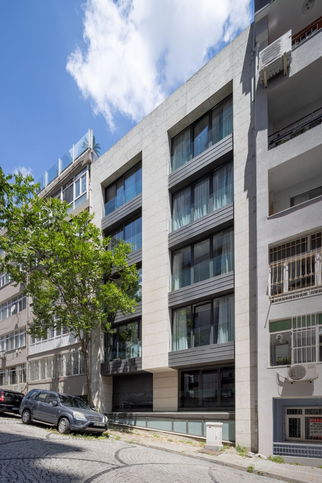 Nişantaşı Seyhanlı Apartment Refurbished by Beysun Mert Architects Nişantaşı Seyhanlı Apartment Refurbished by Beysun Mert Architects