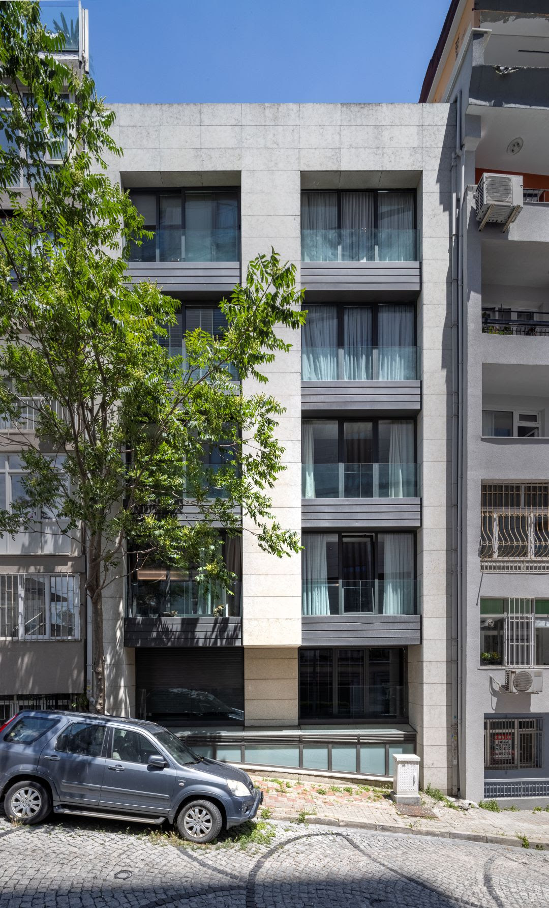 Nişantaşı Seyhanlı Apartment Refurbished by Beysun Mert Architects Nişantaşı Seyhanlı Apartment Refurbished by Beysun Mert Architects