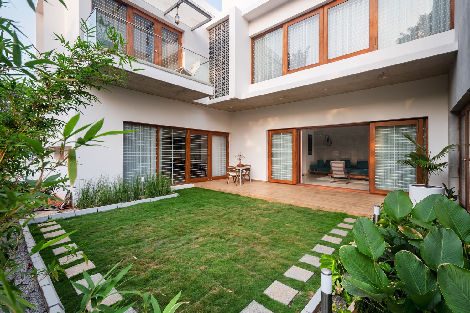 Urban Courtyard Home by Sudaiva Studio in Bangalore, India Urban Courtyard Home by Sudaiva Studio in Bangalore, India