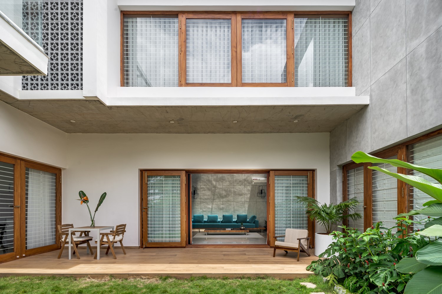 Urban Courtyard Home by Sudaiva Studio in Bangalore, India Urban Courtyard Home by Sudaiva Studio in Bangalore, India