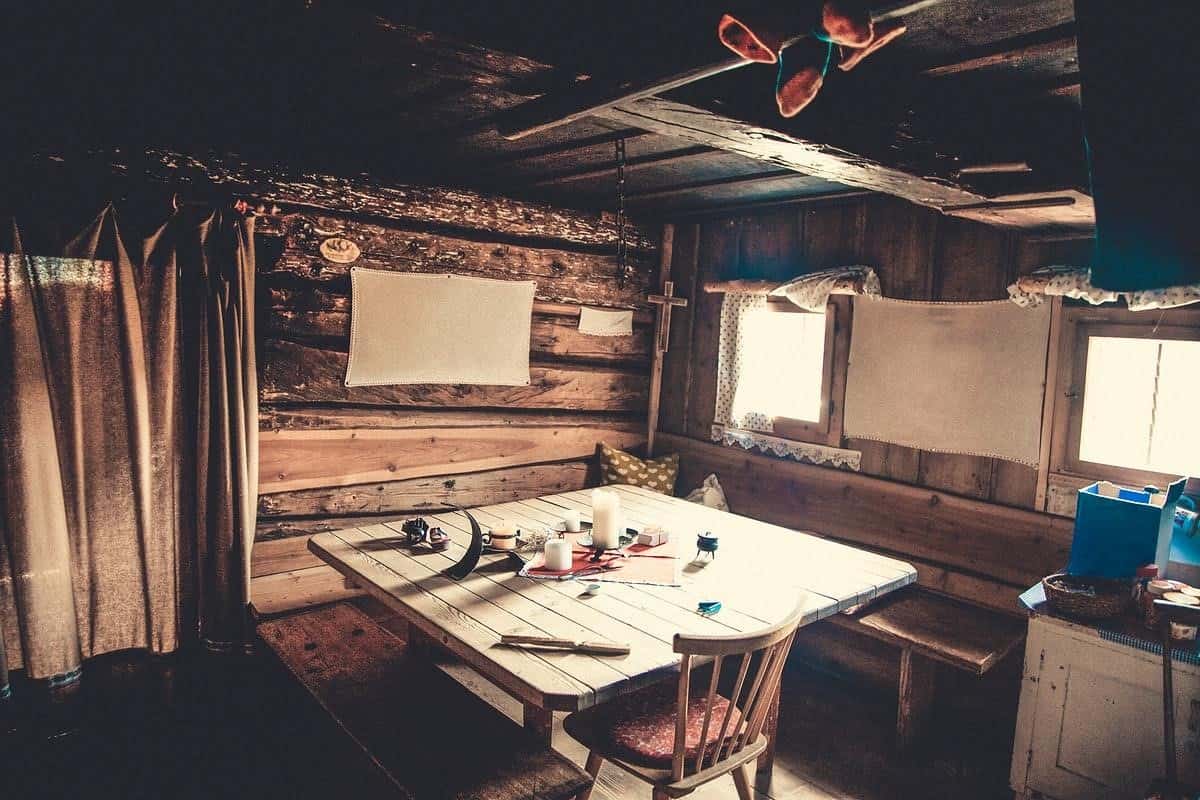 7 Expert Tips to Make Old Furniture Disappear From Home