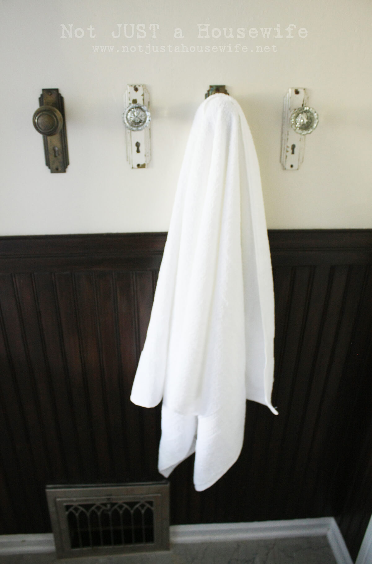 14 Practical DIY Towel Rack Ideas For Your Bathroom
