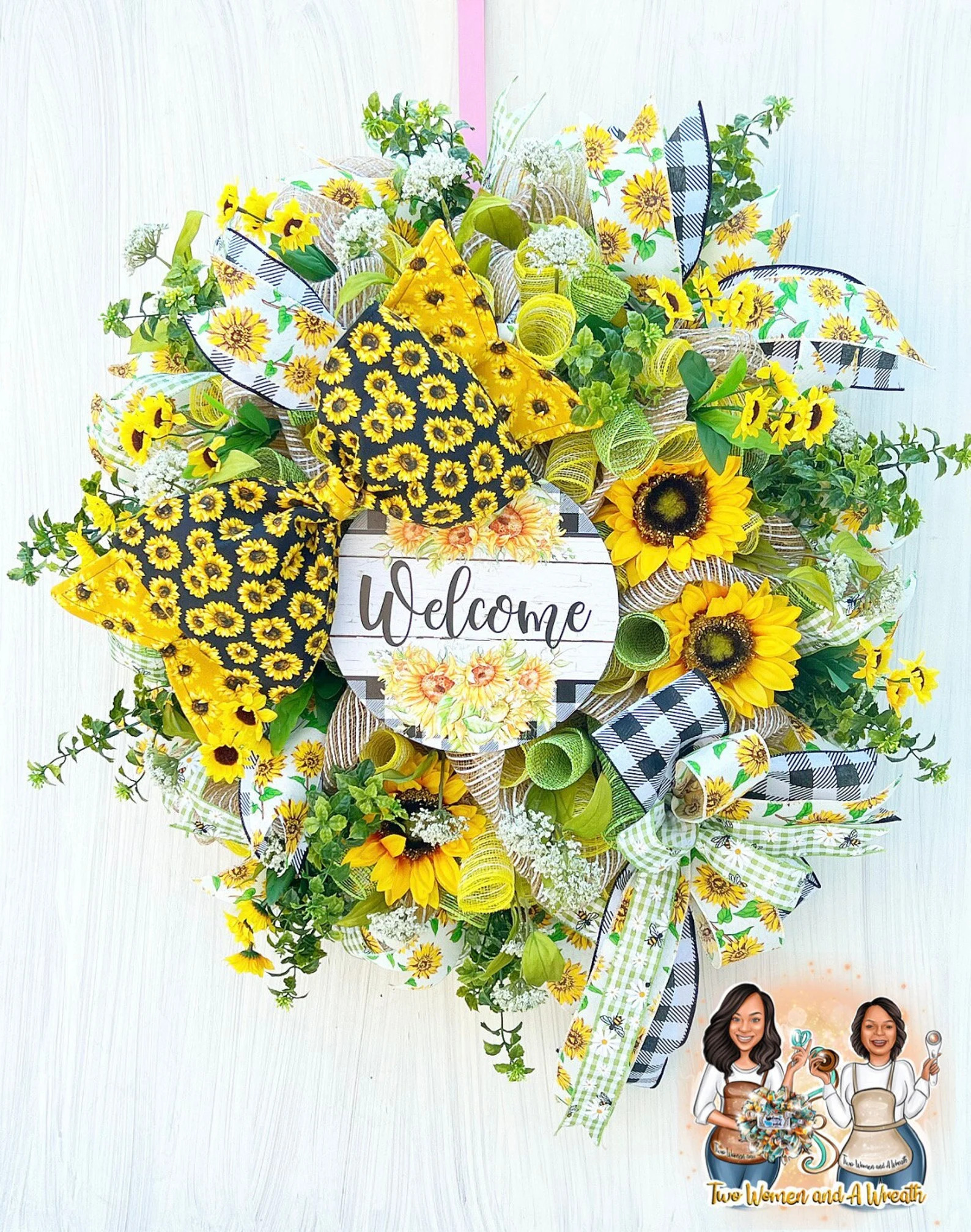 15 Vibrant Sunflower Wreath Designs For Your Home's Summer Theme