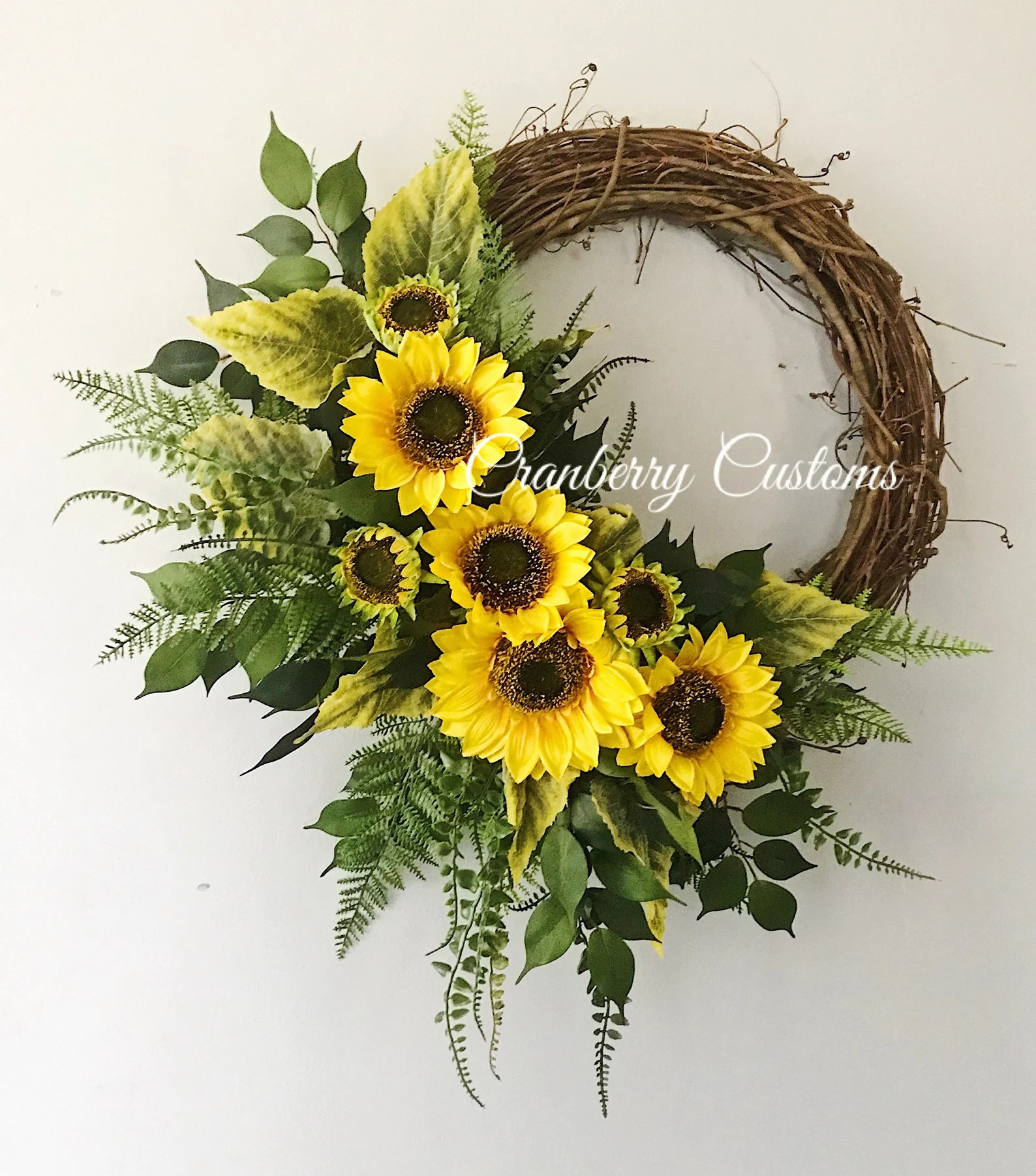 15 Vibrant Sunflower Wreath Designs For Your Home's Summer Theme