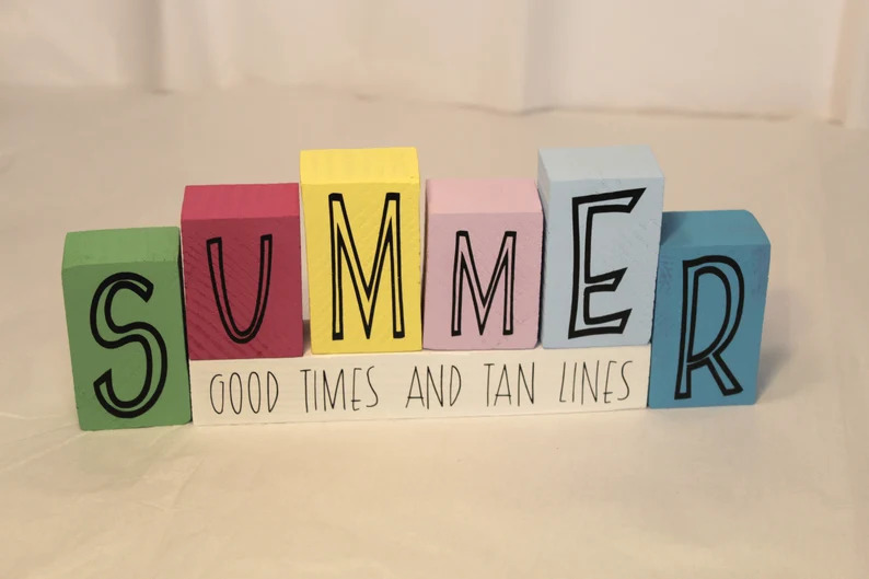 16 Super Cute Summer Shelf Decorations That Will Liven Up Your Décor