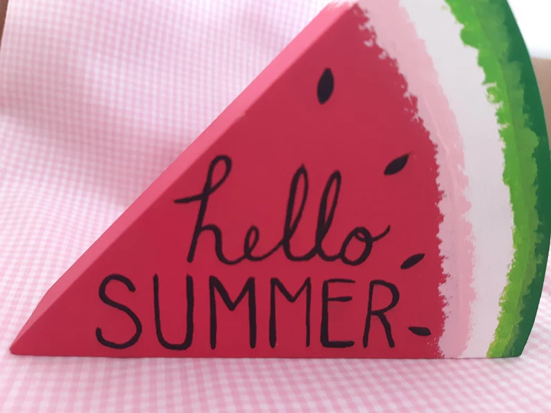 16 Super Cute Summer Shelf Decorations That Will Liven Up Your Décor