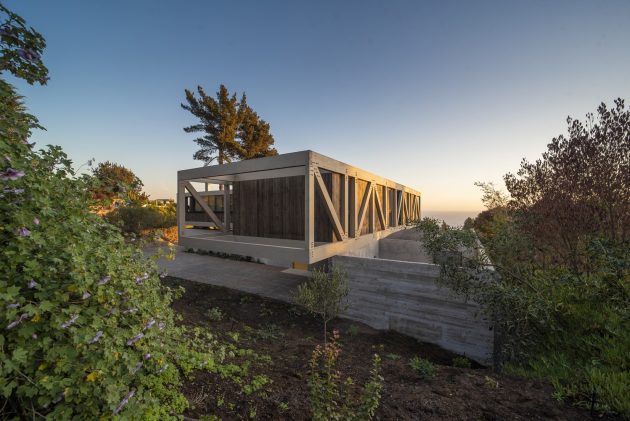 165 House by PAR Arquitectos in Zapallar, Chile