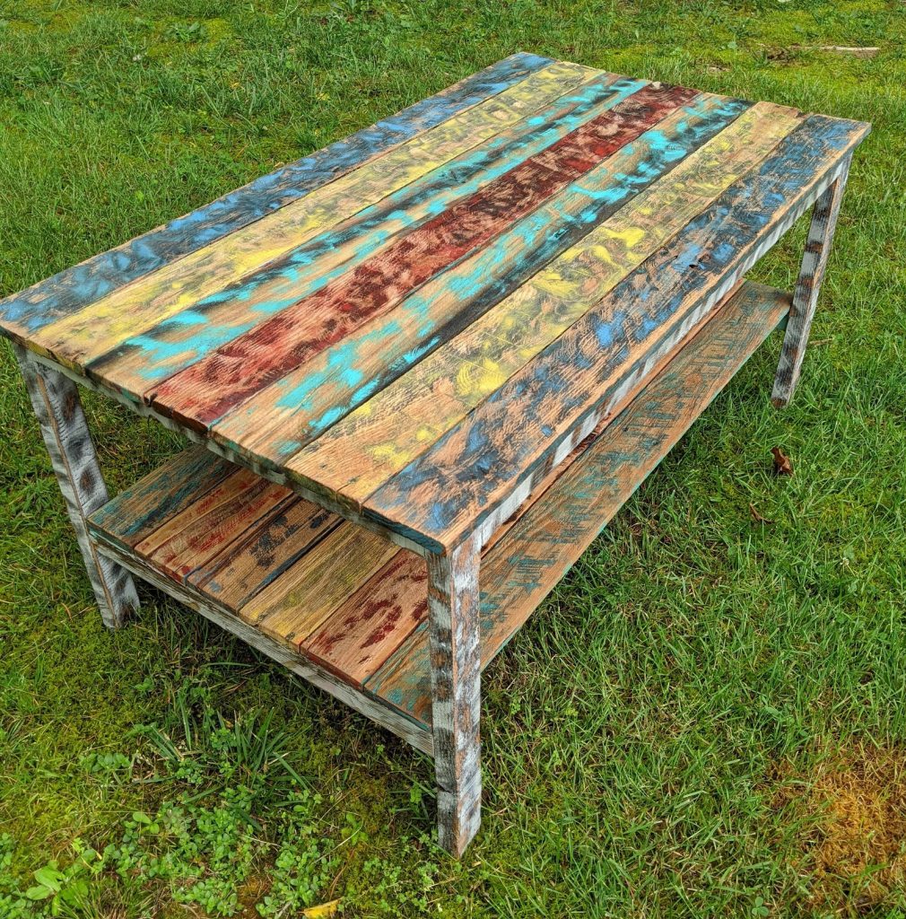 17 Farmhouse Patio Furniture Ideas Made From Pallet Wood
