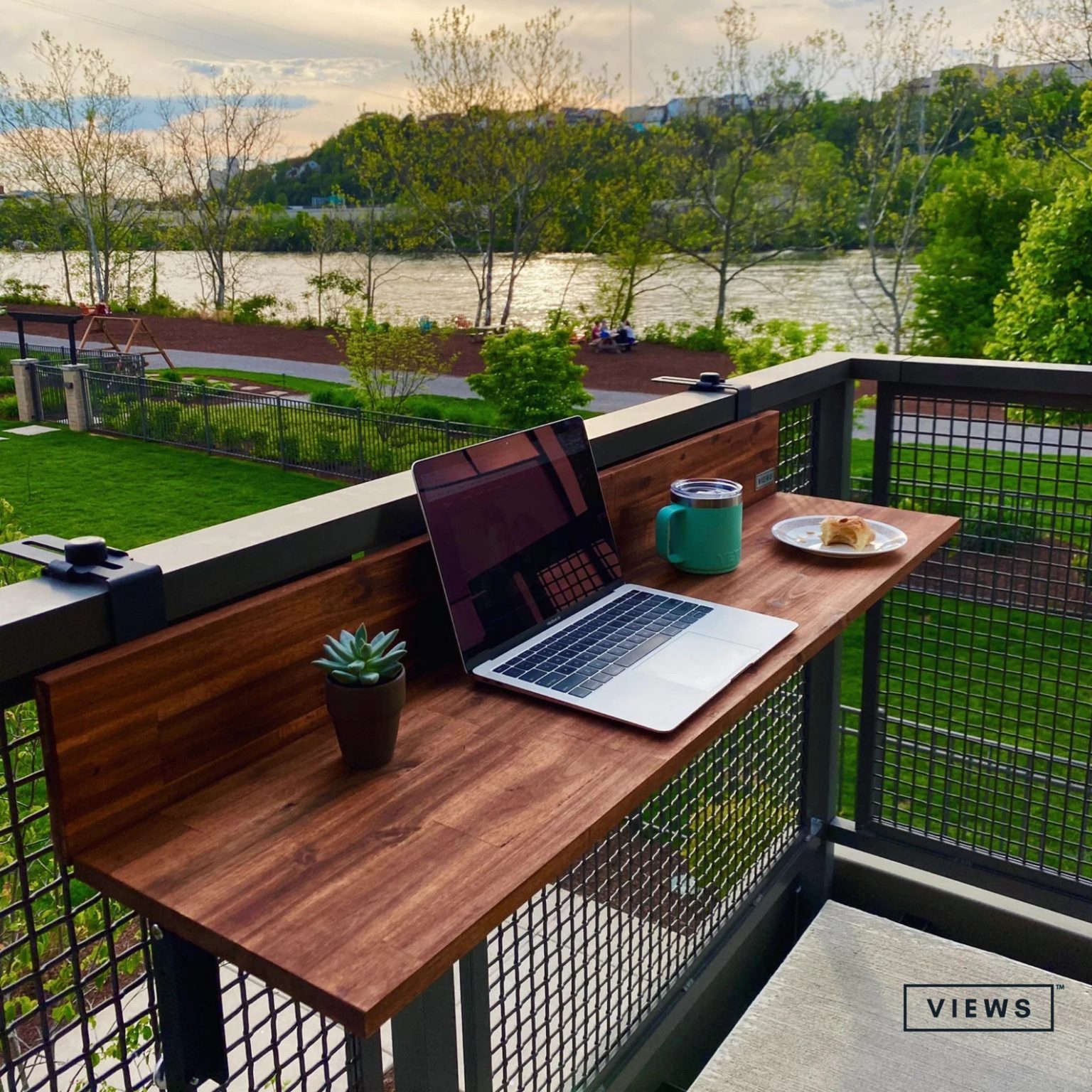 17 Farmhouse Patio Furniture Ideas Made From Pallet Wood