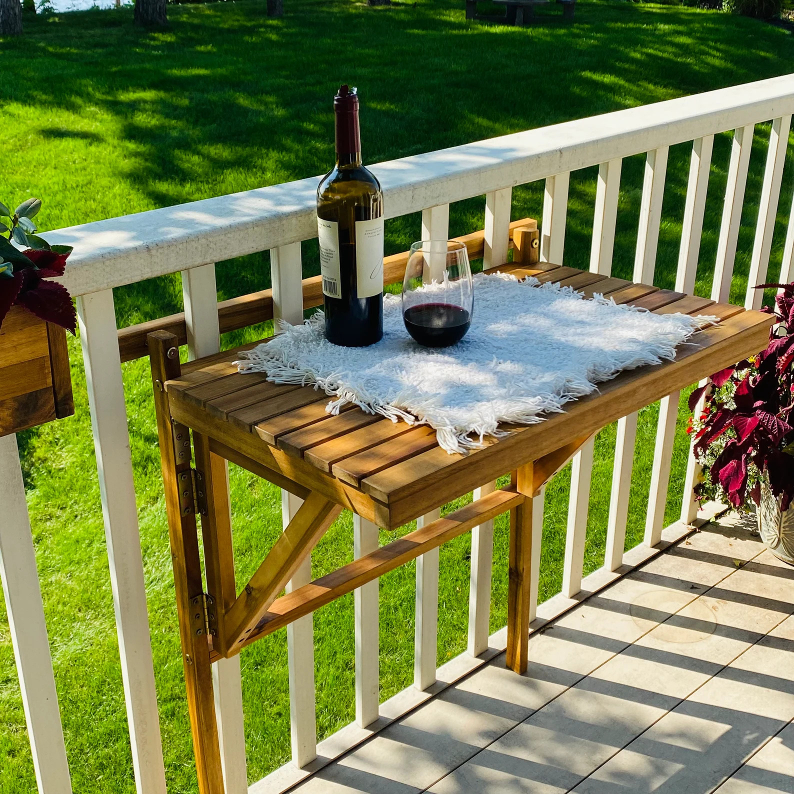 17 Farmhouse Patio Furniture Ideas Made From Pallet Wood