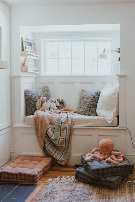 Tips For Setting Up The Perfect Reading Corner In Your Bedroom
