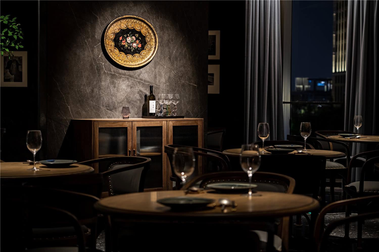 HONG 0871 by IN.X: A Dramatic Fusion of Yunnan Cuisine and Contemporary Design in Shanghai