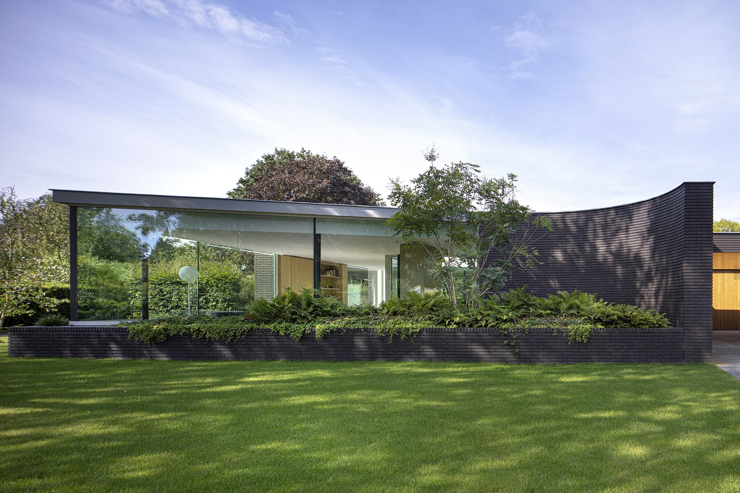 Outside In House by Bedaux de Brouwer Architects + i29 in The Netherlands Outside In House by Bedaux de Brouwer Architects + i29 in The Netherlands