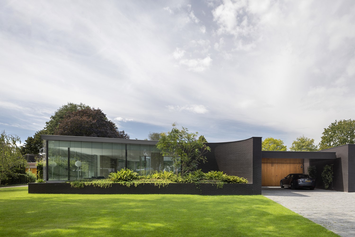 Outside In House by Bedaux de Brouwer Architects + i29 in The Netherlands Outside In House by Bedaux de Brouwer Architects + i29 in The Netherlands