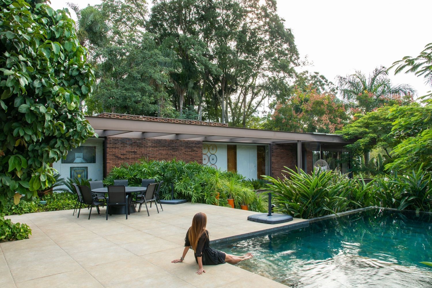 Tree House by Sala 03 Arquitetura: A Contemporary Residence Immersed in Nature Tree House by Sala 03 Arquitetura: A Contemporary Residence Immersed in Nature