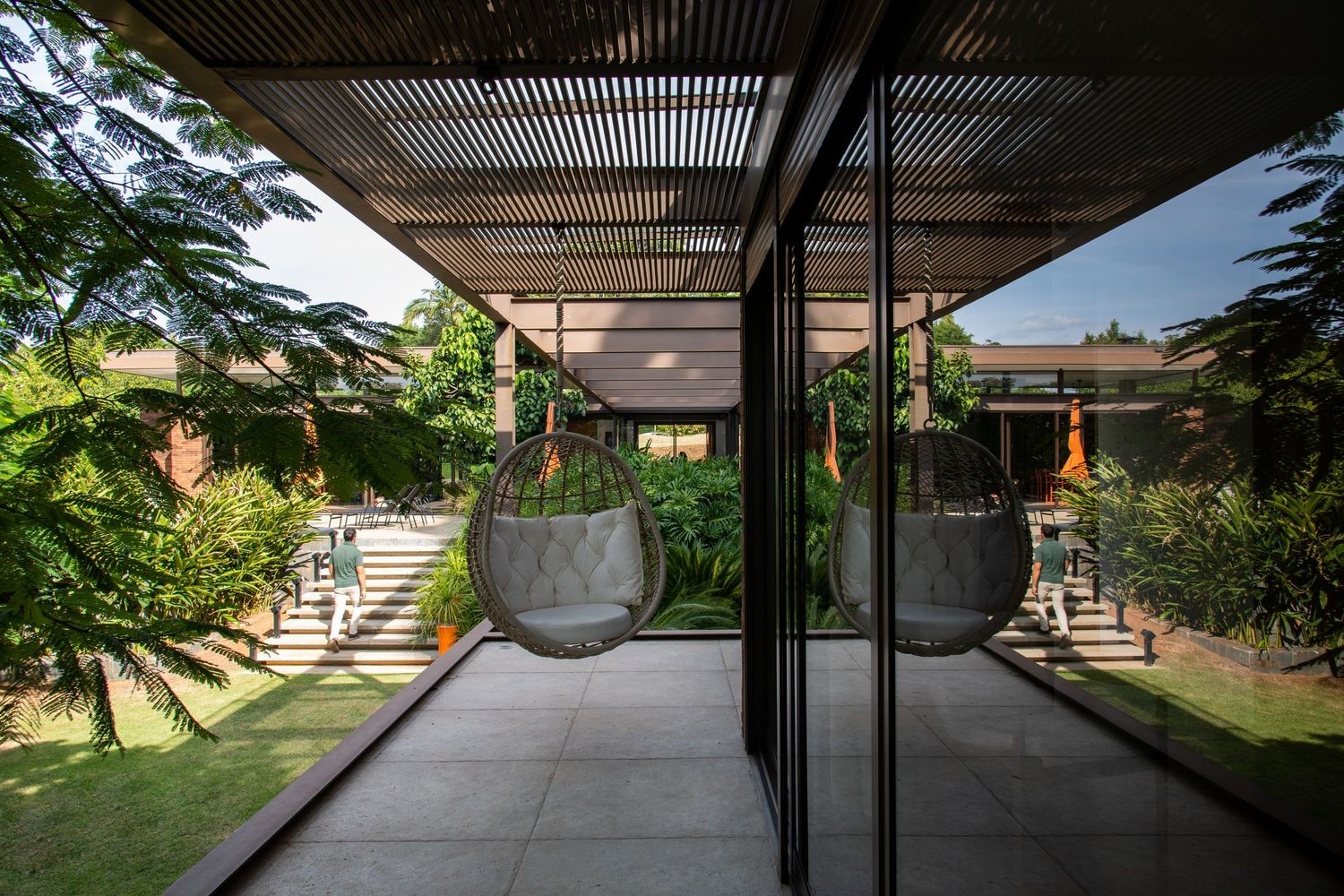 Tree House by Sala 03 Arquitetura: A Contemporary Residence Immersed in Nature Tree House by Sala 03 Arquitetura: A Contemporary Residence Immersed in Nature