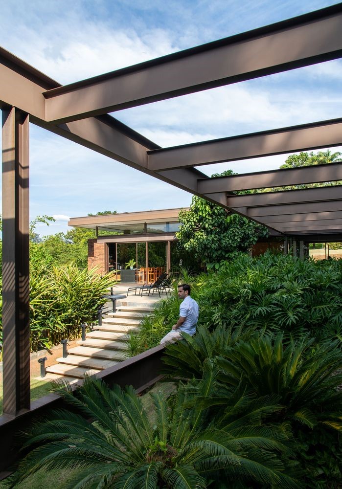 Tree House by Sala 03 Arquitetura: A Contemporary Residence Immersed in Nature Tree House by Sala 03 Arquitetura: A Contemporary Residence Immersed in Nature