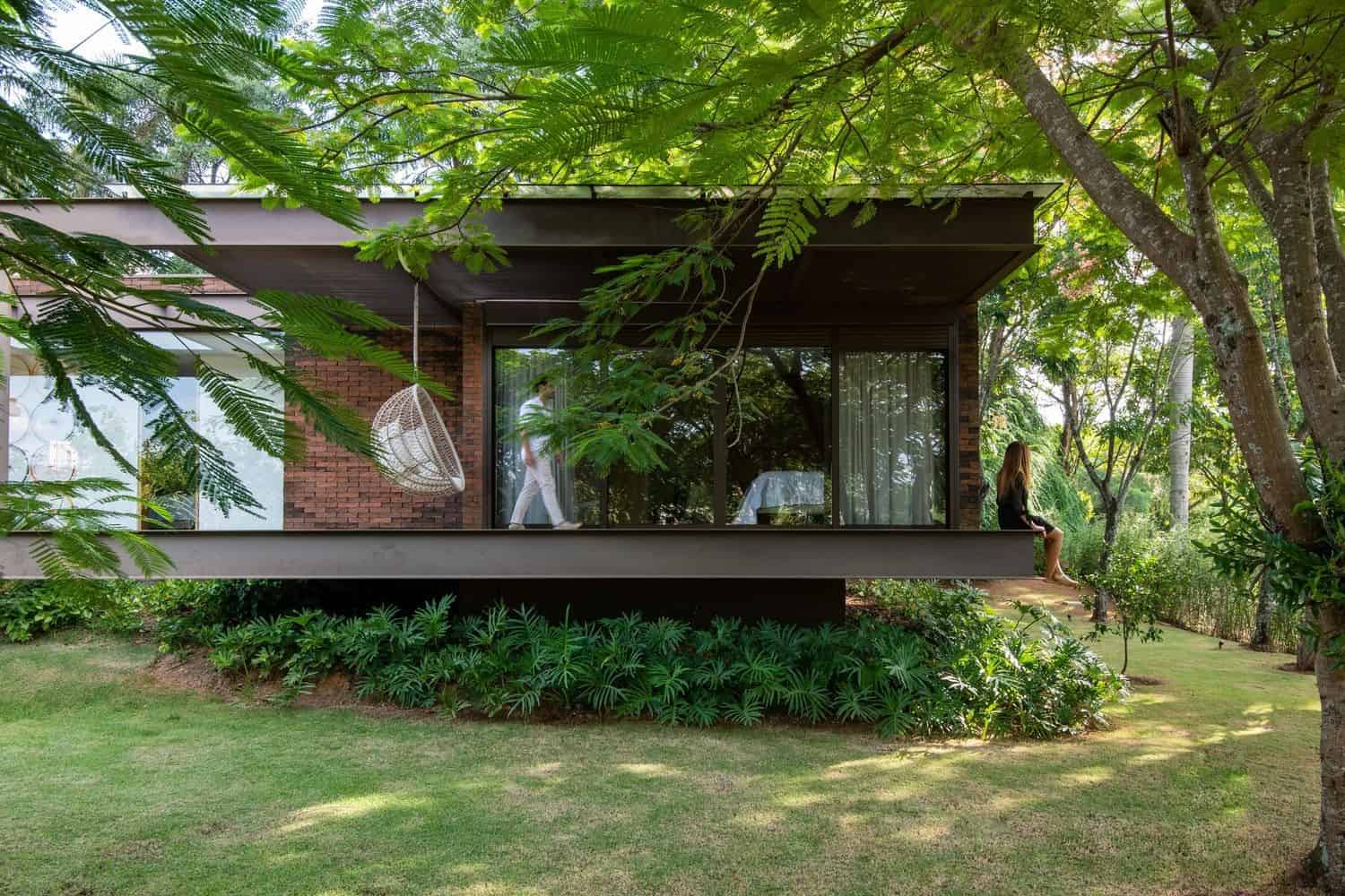 Tree House by Sala 03 Arquitetura: A Contemporary Residence Immersed in Nature