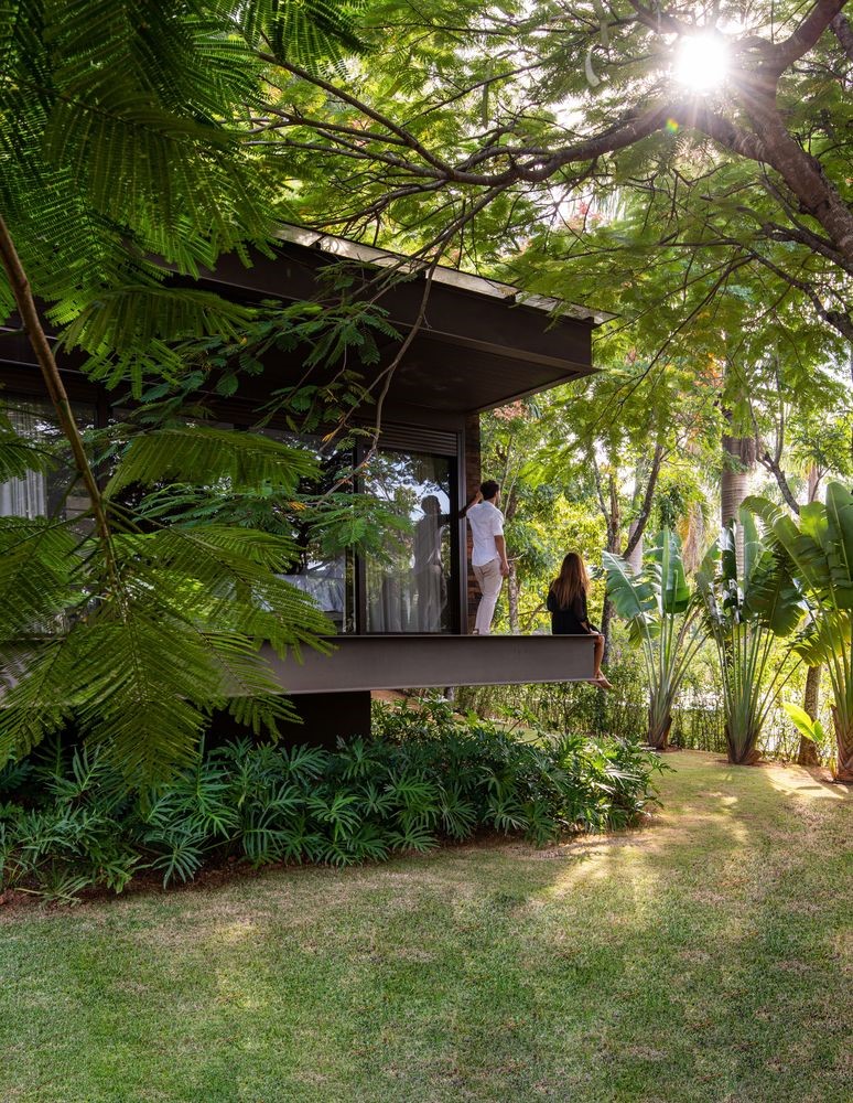 Tree House by Sala 03 Arquitetura: A Contemporary Residence Immersed in Nature Tree House by Sala 03 Arquitetura: A Contemporary Residence Immersed in Nature