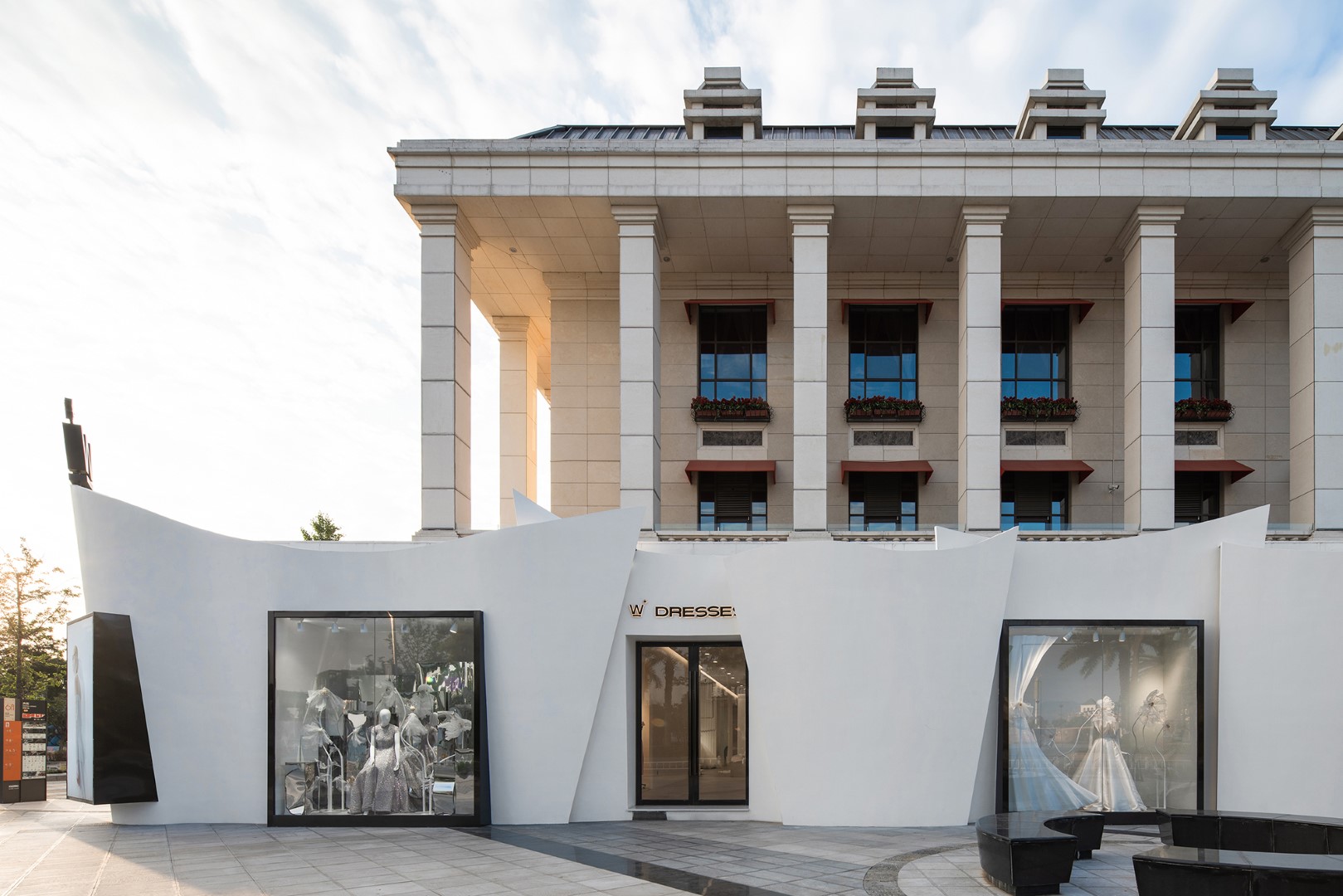 W. DRESSES Customized Spaces by CUN FF Xuewan Yang in Yunnan, China W. DRESSES Customized Spaces by CUN FF Xuewan Yang in Yunnan, China