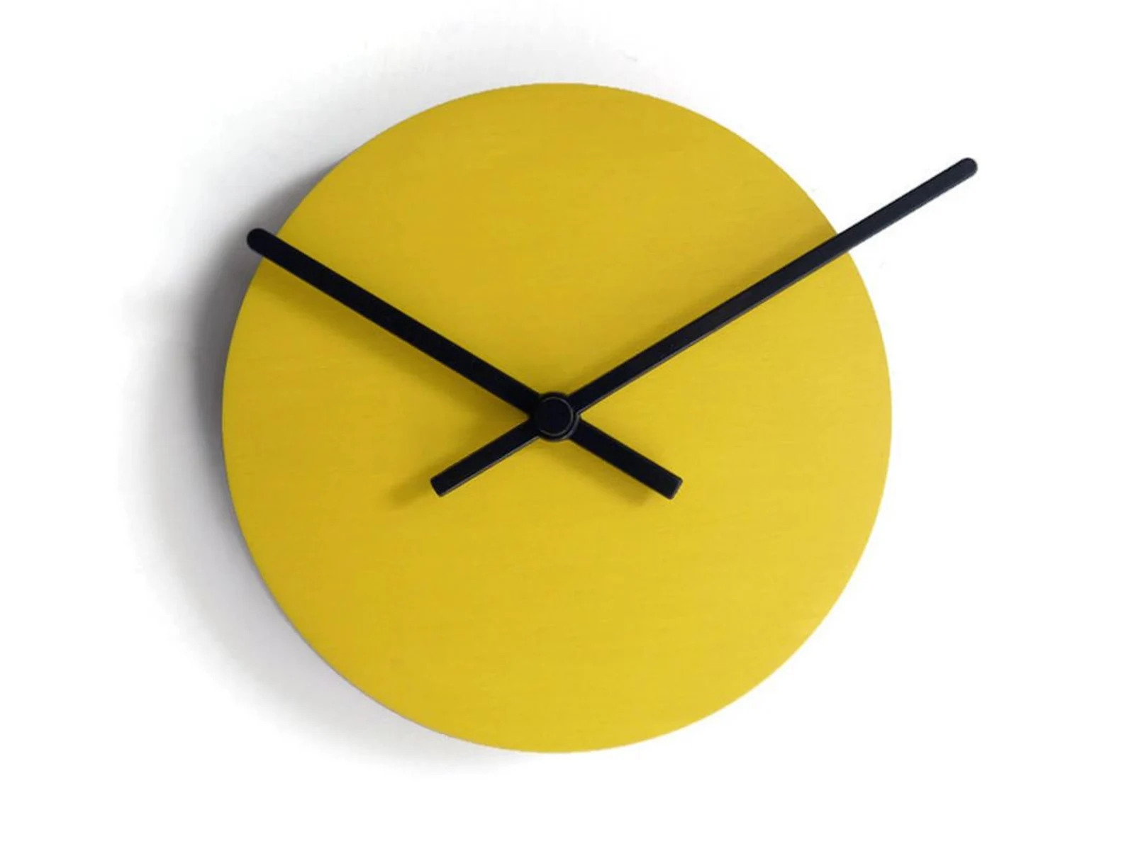 15 Elegant Minimalist Wall Clock Designs That Will Steal Your Gaze