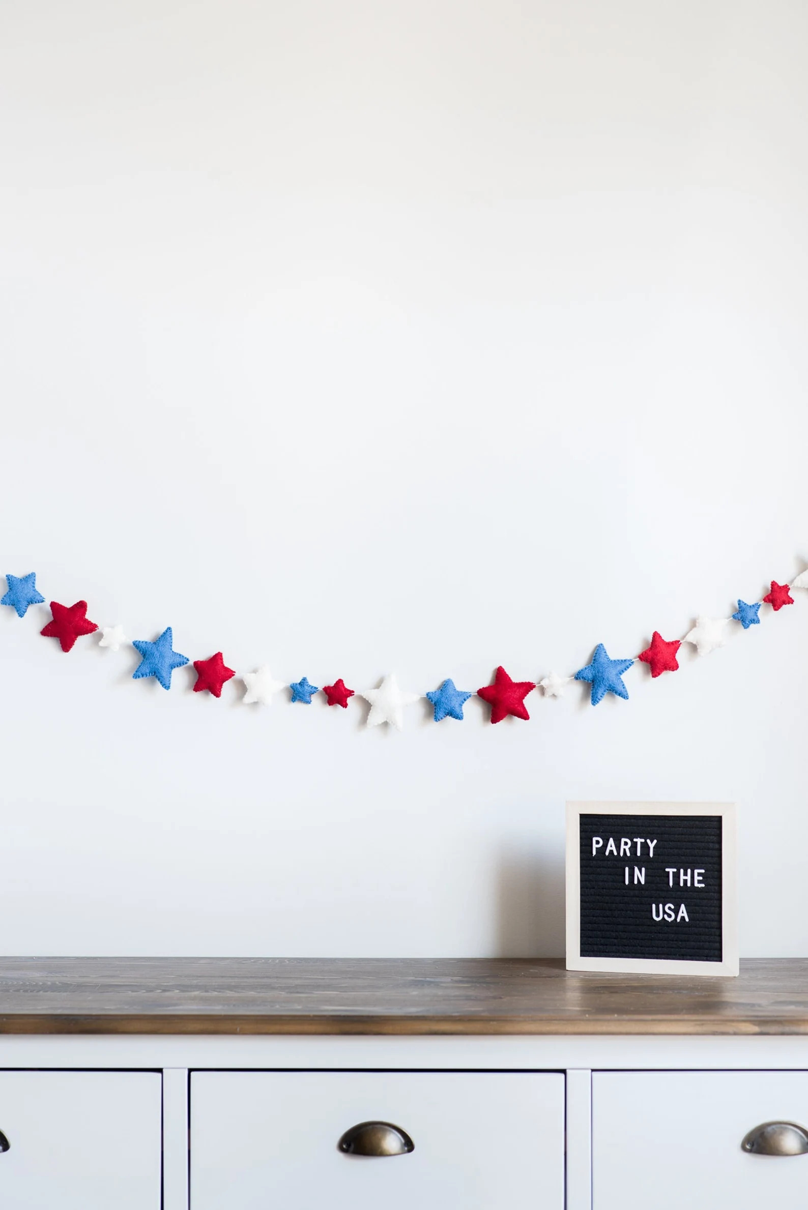15 Festive 4th of July Garland Designs For Patriotic Home Décor