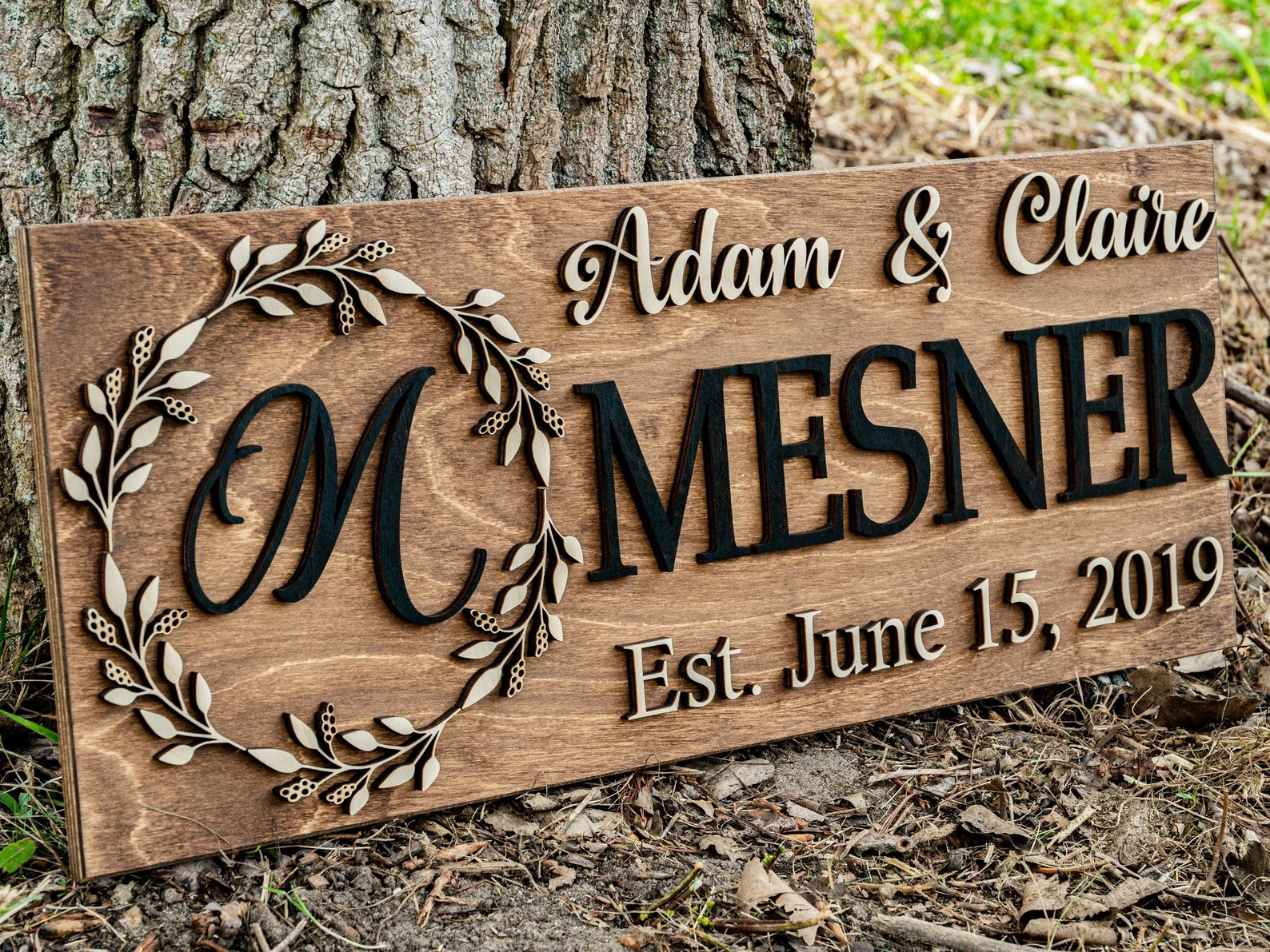15 Heartwarming Family Name Sign Designs - The Perfect Housewarming Gift