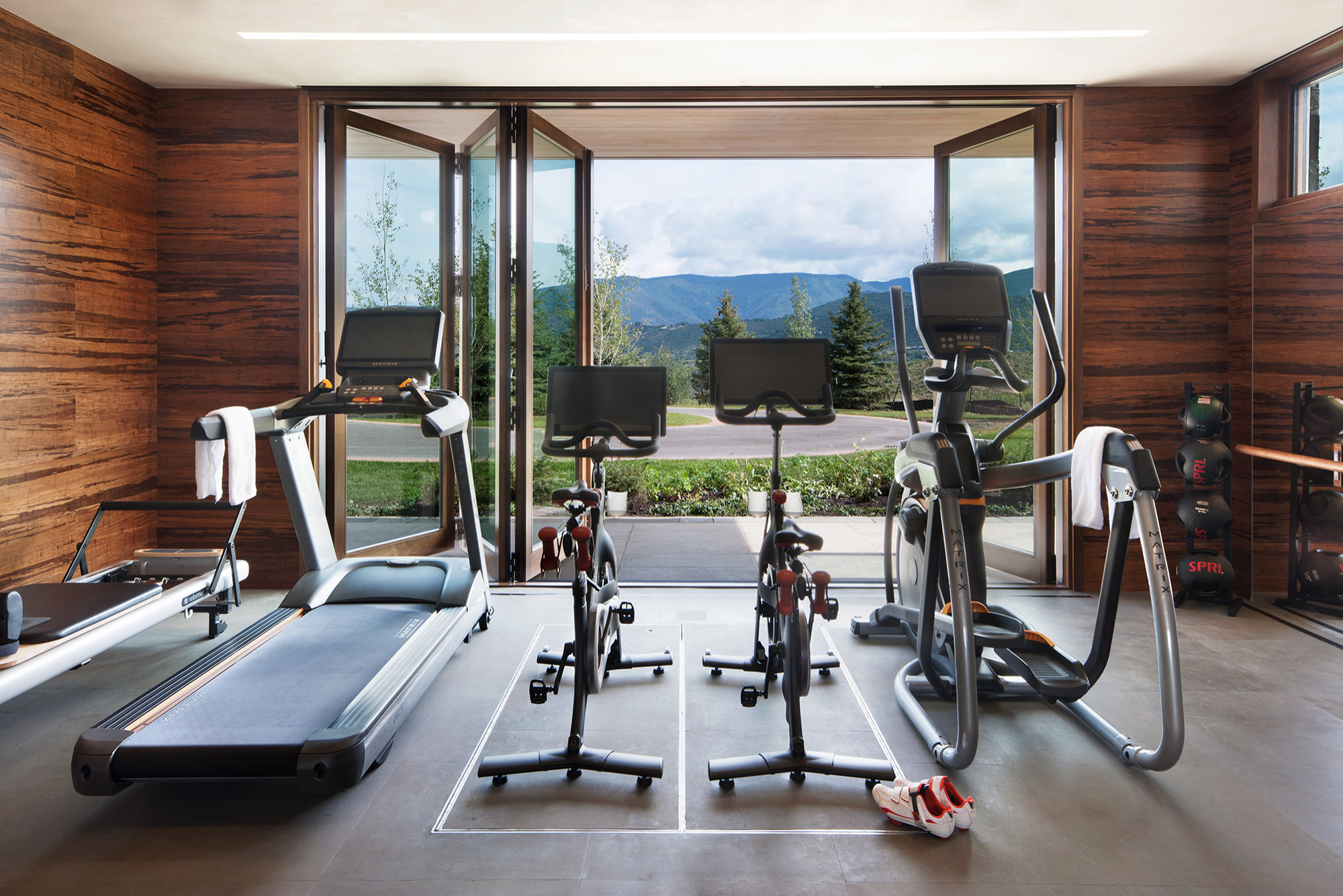 16 Awesome Rustic Home Gym Designs That Will Keep You In Shape
