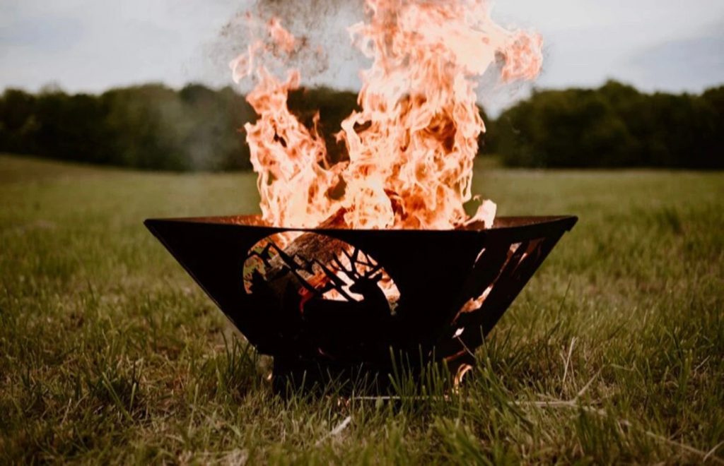 17 Practical & Stylish Fire Pit Designs That Are Portable