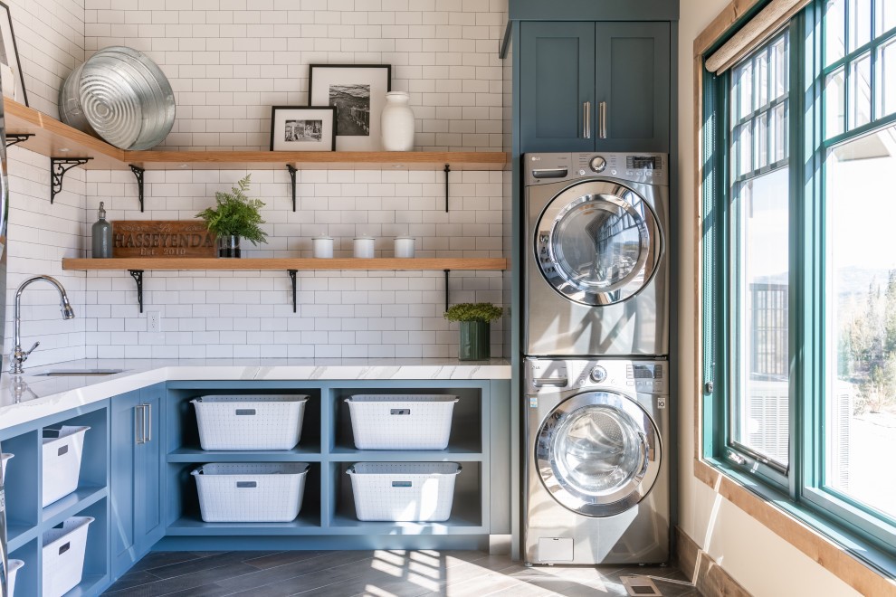 18 Practically Elegant Rustic Laundry Room Interiors