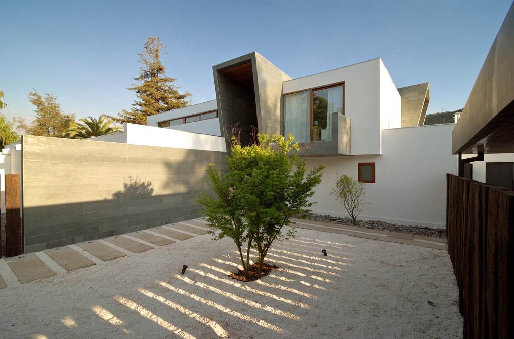 3-Element House by Swett Arquitectos in Santiago, Chile 3-Element House by Swett Arquitectos in Santiago, Chile