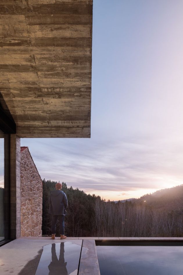 Casa NaMora: A love story between granite and concrete in a Portuguese farm house