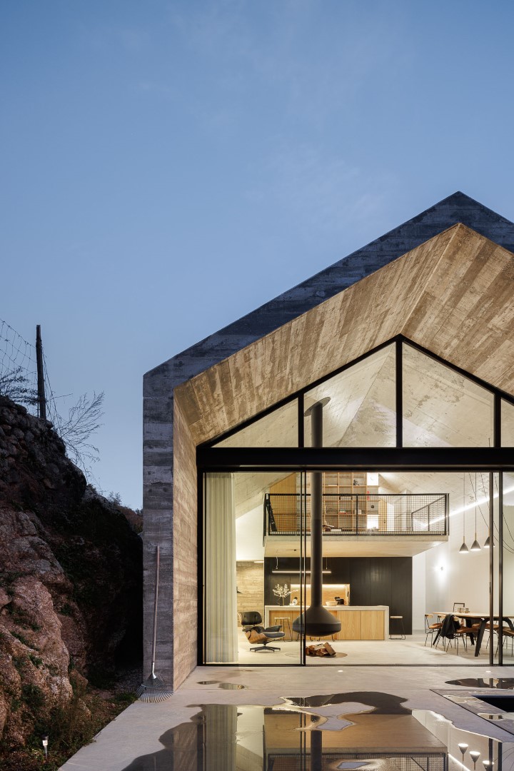 Casa NaMora: A love story between granite and concrete in a Portuguese farm house Casa NaMora: A love story between granite and concrete in a Portuguese farm house