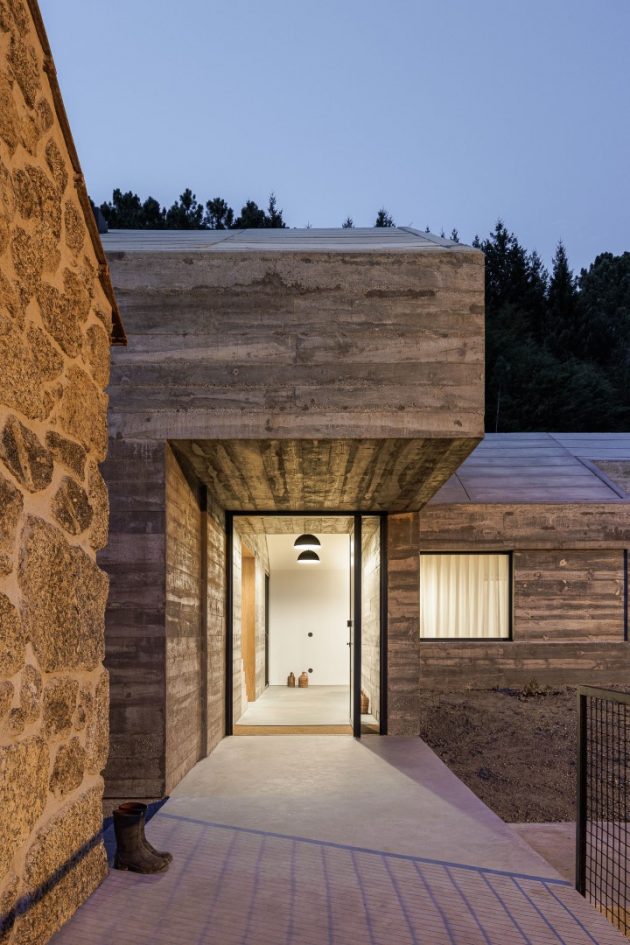 Casa NaMora: A love story between granite and concrete in a Portuguese farm house