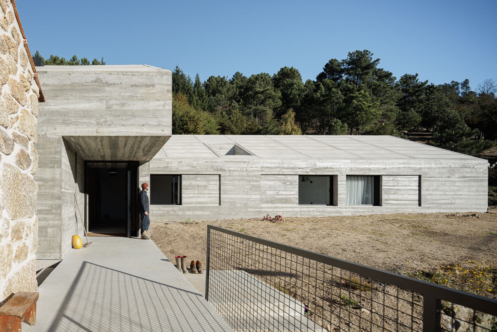 Casa NaMora: A love story between granite and concrete in a Portuguese farm house Casa NaMora: A love story between granite and concrete in a Portuguese farm house