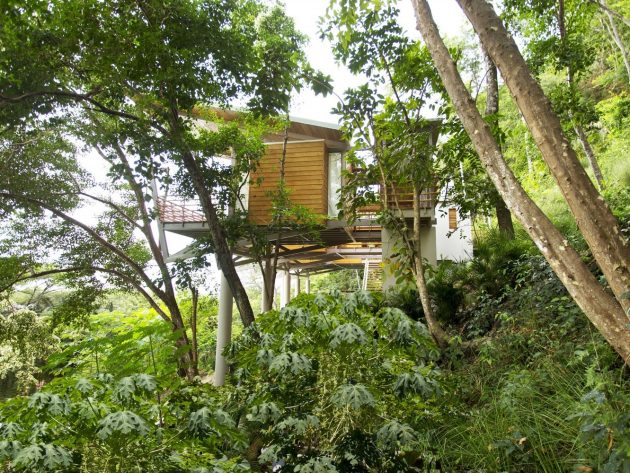 Flotanta House by Benjamin Garcia Saxe Architecture in Puntarenas Canton, Costa Rica