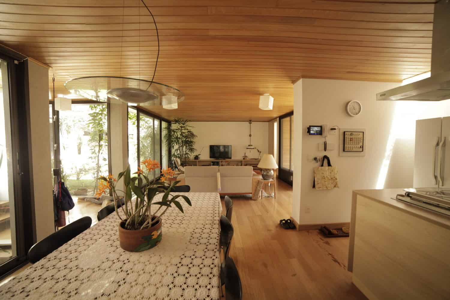 House 10×10 by Oficina de Arquitetura in Sao Paulo, Brazil