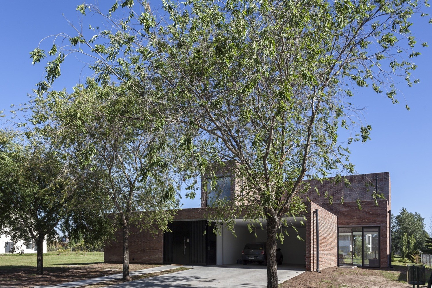 House with Bricks by Martín Aloras in Rosario, Argentina House with Bricks by Martín Aloras in Rosario, Argentina