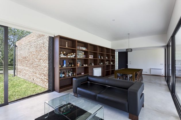 House with Bricks by Martín Aloras in Rosario, Argentina